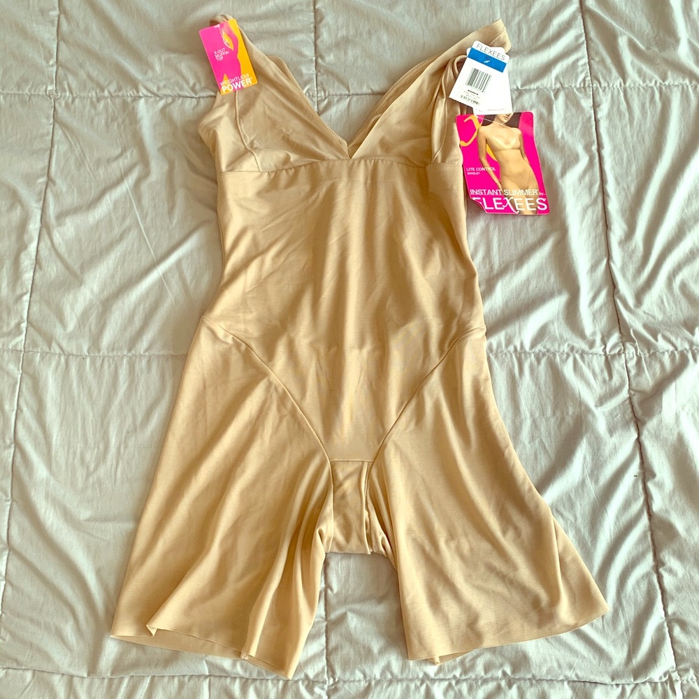 EUC worn once. Flexees control bodysuit for torso and rear!